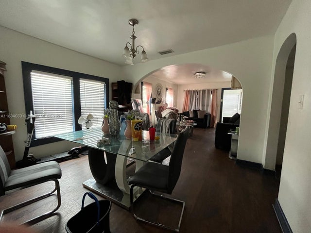 3 of 8 - 1012 18th St, West Palm Beach, FL