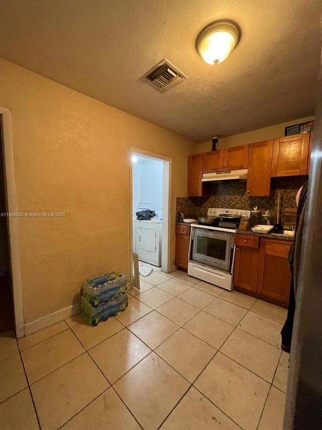 4 of 8 - 1012 18th St, West Palm Beach, FL