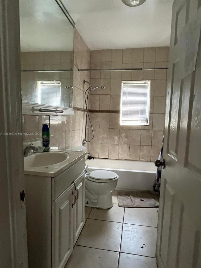 5 of 8 - 1012 18th St, West Palm Beach, FL