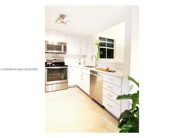 5 of 10 - 1250 S Miami Ave 901, Miami, FL