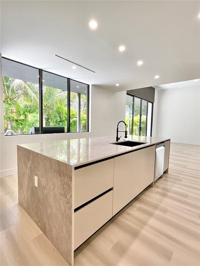 2 of 40 - 536 Nw 48th St, Miami, FL