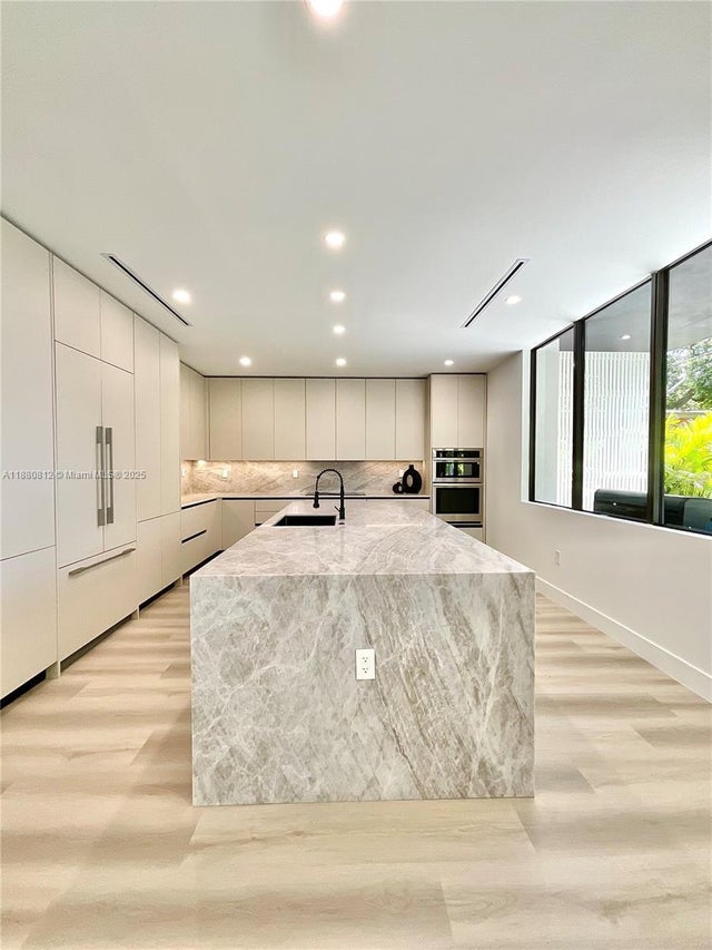 3 of 40 - 536 Nw 48th St, Miami, FL