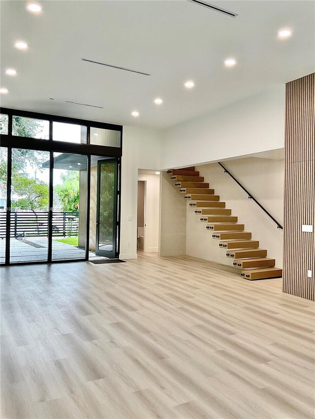 5 of 40 - 536 Nw 48th St, Miami, FL