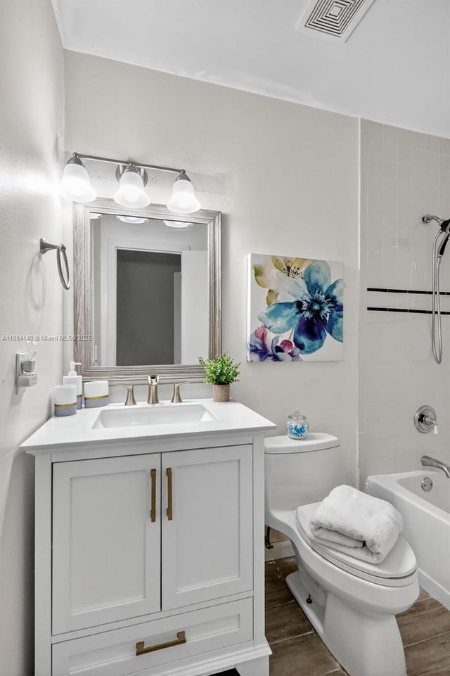 4 of 16 - 2200 Monroe St 23, Hollywood, FL