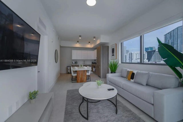 5 of 23 - 239 Sw 9th St 1601, Miami, FL