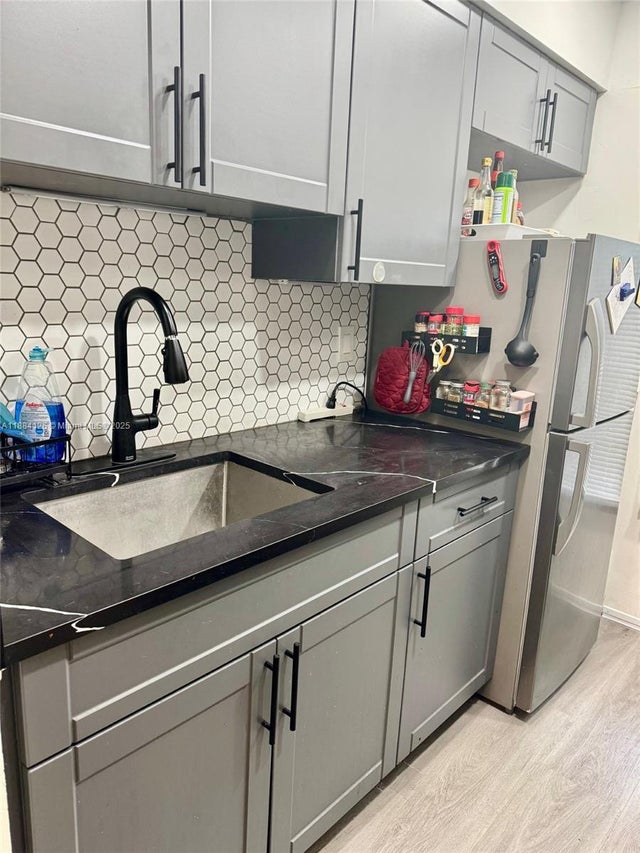 1 of 22 - 1431 S 14th Ave 111, Hollywood, FL