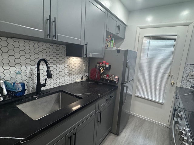 3 of 22 - 1431 S 14th Ave 111, Hollywood, FL