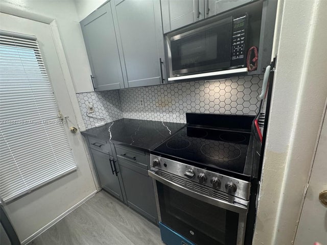4 of 22 - 1431 S 14th Ave 111, Hollywood, FL