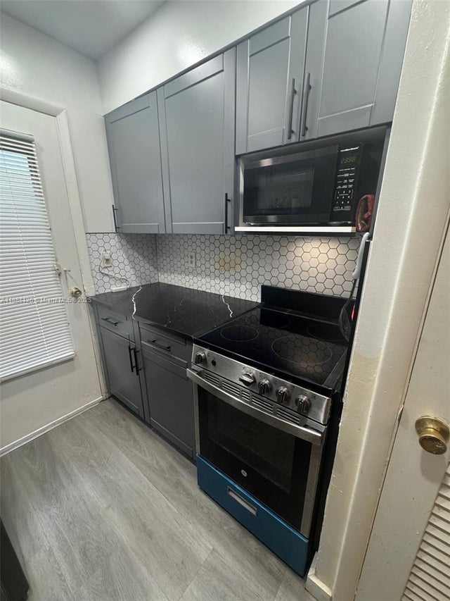 5 of 22 - 1431 S 14th Ave 111, Hollywood, FL