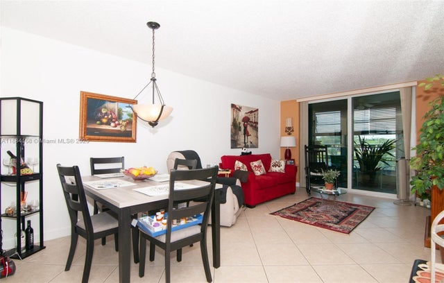 3 of 15 - 8300 Sunrise Lakes Blvd 206, Sunrise, FL