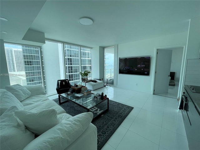3 of 26 - 1040 Biscayne Blvd 1905, Miami, FL