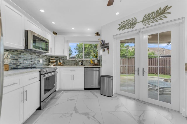 5 of 49 - 930 Sw 108th Ave, Pembroke Pines, FL