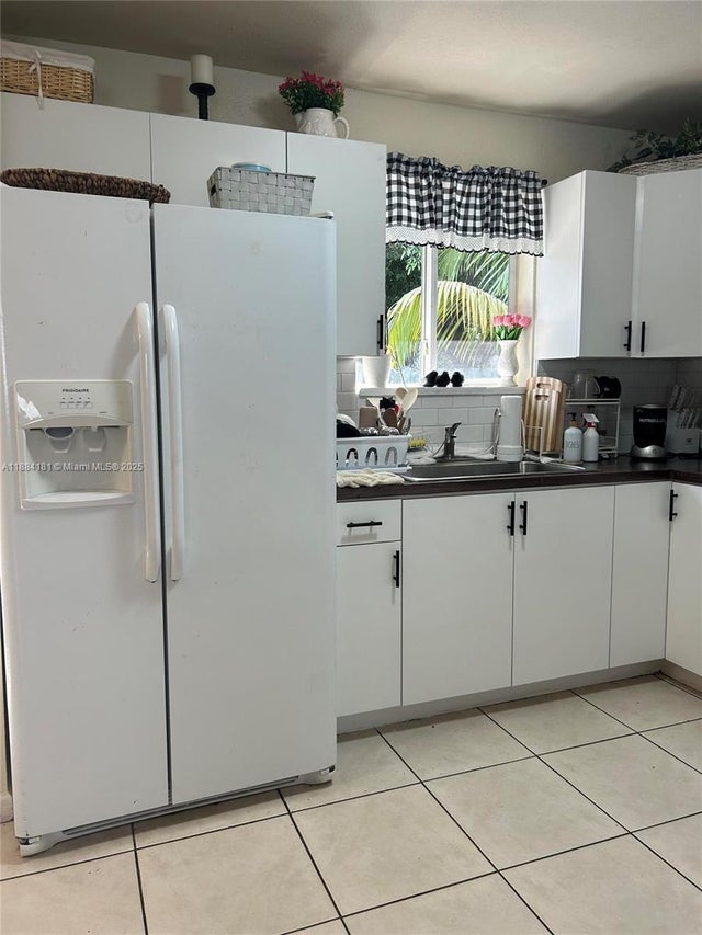 3 of 24 - 3046 Nw 66th St, Miami, FL