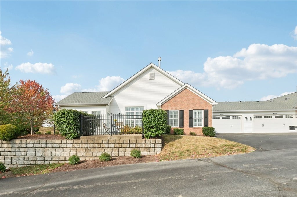 2102 Isleworth Lane, Cranberry