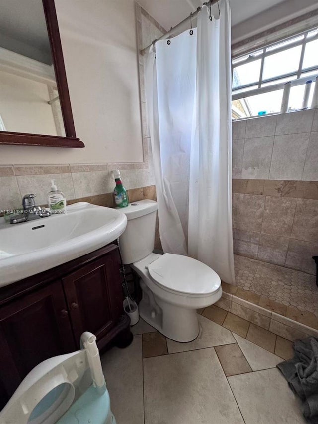 4 of 24 - 955 Sw 75th Ave, Miami, FL