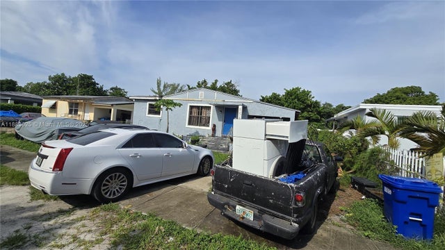 2 of 18 - 15694 Ne 10th Ct, North Miami Beach, FL