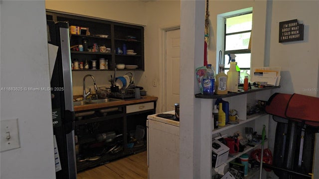 4 of 18 - 15694 Ne 10th Ct, North Miami Beach, FL