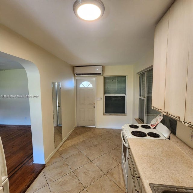 4 of 20 - 1843 Wiley St, Hollywood, FL