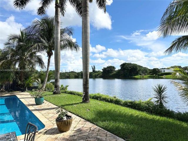 1 of 43 - 960 Bayberry Point Dr, Plantation, FL