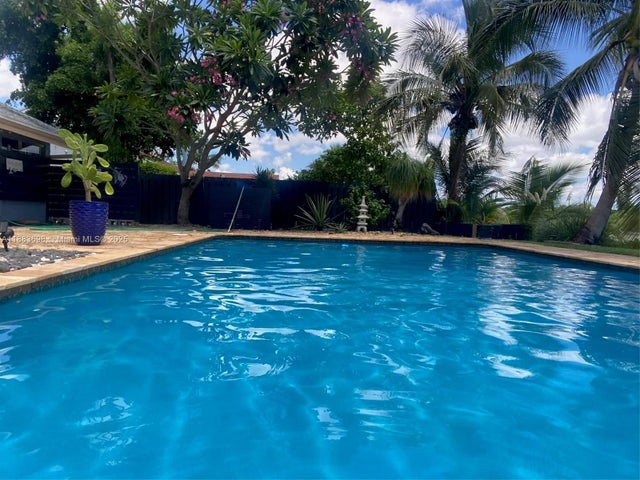 4 of 43 - 960 Bayberry Point Dr, Plantation, FL