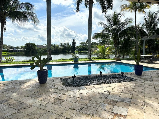 5 of 43 - 960 Bayberry Point Dr, Plantation, FL