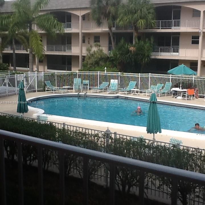 541 Blue Heron Dr 215, Hallandale Beach
