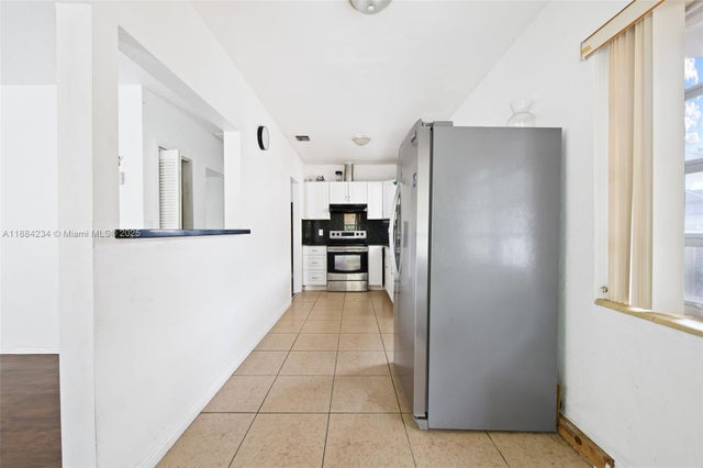 4 of 11 - 1932 Adams St, Hollywood, FL