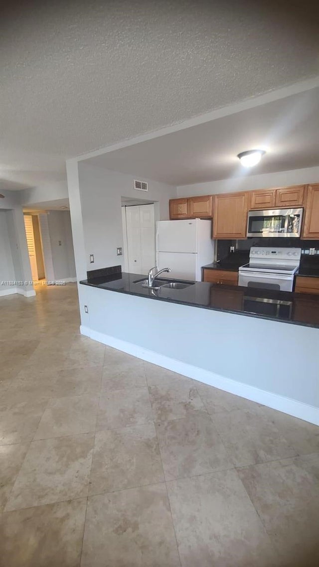 4 of 22 - 16220 Nw 2nd Ave 213, Miami, FL