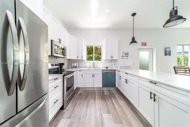 2 of 15 - 112 Nw 10th St, Hallandale Beach, FL