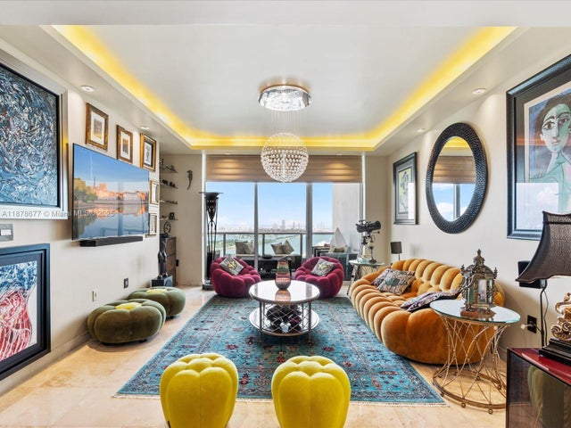 4 of 57 - 900 Biscayne Blvd 3709, Miami, FL