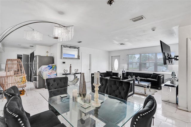 2 of 24 - 320 N 71st Ave, Hollywood, FL