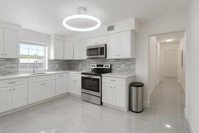 5 of 13 - 10241 Dominican Dr, Cutler Bay, FL