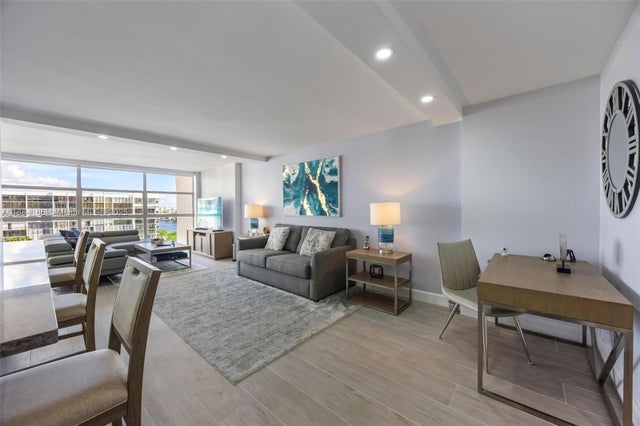 4 of 26 - 600 Parkview Dr 815, Hallandale Beach, FL