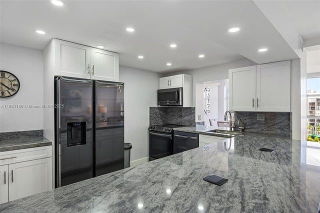5 of 26 - 600 Parkview Dr 815, Hallandale Beach, FL