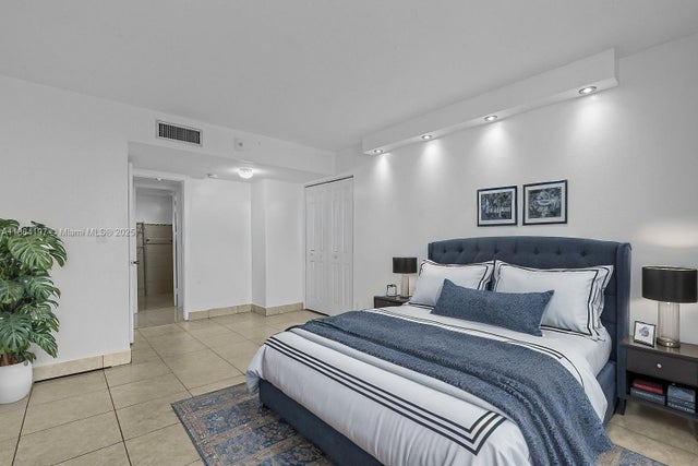 2 of 30 - 1750 Ne 191st St 700-1, Miami, FL