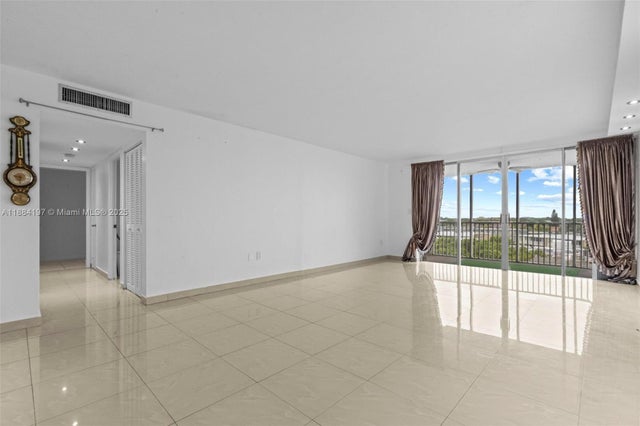 3 of 30 - 1750 Ne 191st St 700-1, Miami, FL