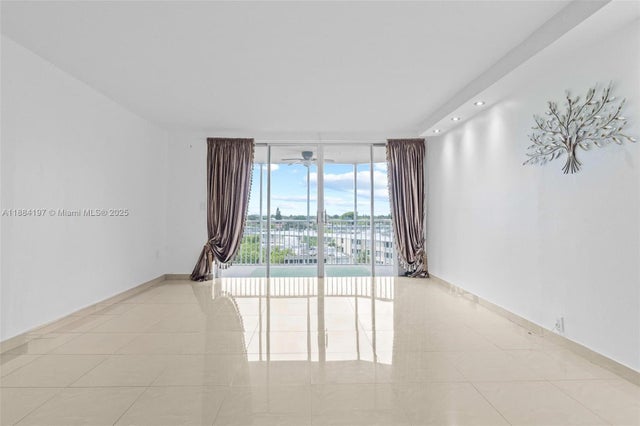 5 of 30 - 1750 Ne 191st St 700-1, Miami, FL