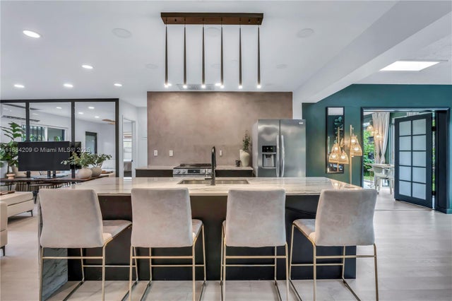 1 of 30 - 1672 Nw 36th Ct, Oakland Park, FL
