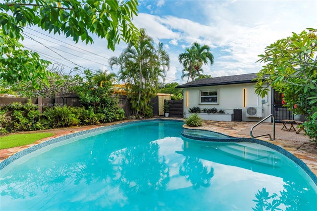 4 of 30 - 1672 Nw 36th Ct, Oakland Park, FL