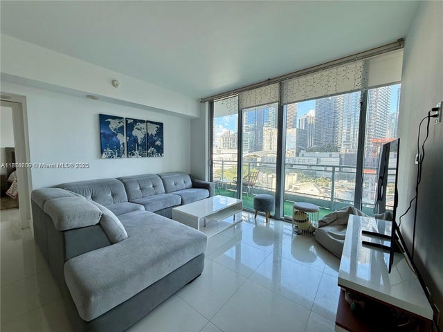 3 of 17 - 92 Sw 3rd St 1104, Miami, FL