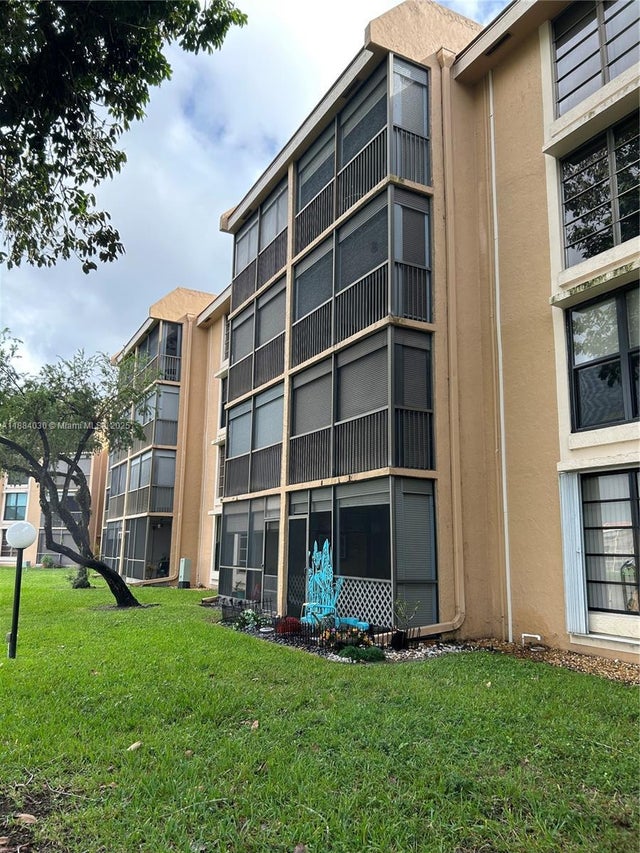 2 of 5 - 6011 Coral Lake Dr 111, Margate, FL