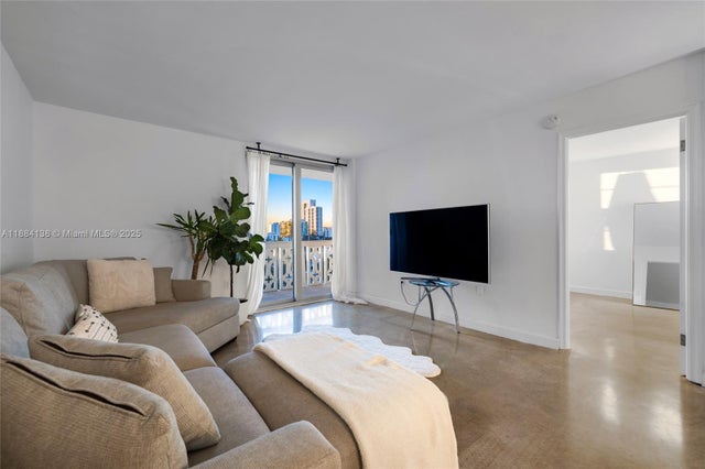 1 of 25 - 1020 Meridian Ave 816, Miami Beach, FL