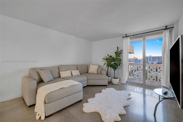 4 of 25 - 1020 Meridian Ave 816, Miami Beach, FL