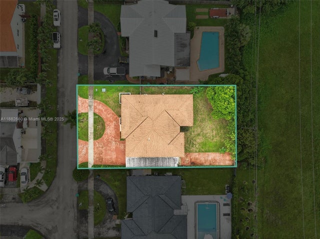 1 of 31 - 2420 Sw 135th Ave, Miami, FL
