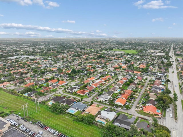 4 of 31 - 2420 Sw 135th Ave, Miami, FL