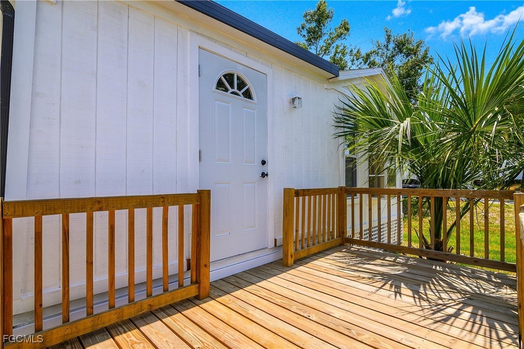 5675 Pine Island Rd Nw, Bokeelia