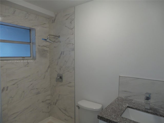 4 of 11 - 399 Nw 72nd Ave 209, Miami, FL