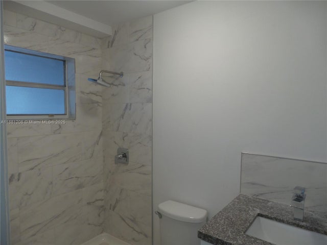 5 of 11 - 399 Nw 72nd Ave 209, Miami, FL