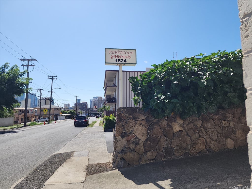 (unit #210) 1524 Pensacola Street, Honolulu