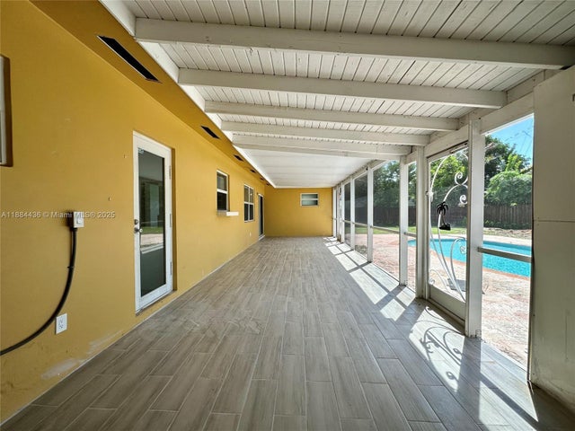 3 of 16 - 912 Ne 9th Ct, Pompano Beach, FL